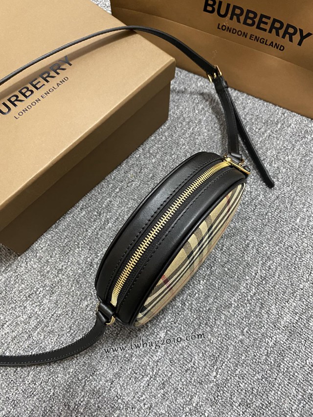 Burberry專櫃經典格紋圓形肩背女包 巴寶莉圓餅最新斜背包 yxb1513